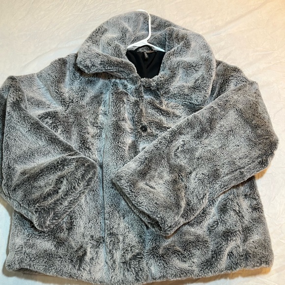 H & M Women's Gray Faux Fur Jacket size medium very soft feel to it - Picture 2 of 10